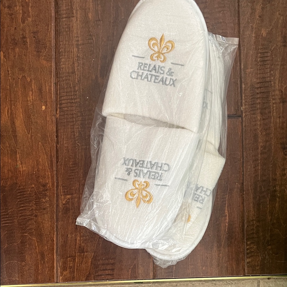White Relais & Chateaux Slippers